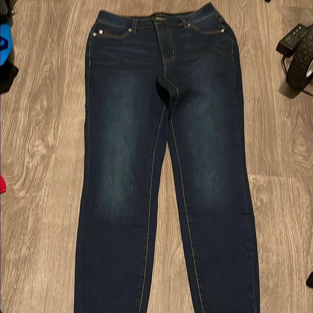 Tahari Woman Blue Skinny Jeans Classic Style